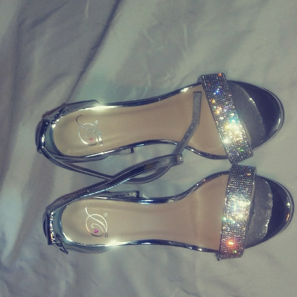 Silver Sparkle band heels